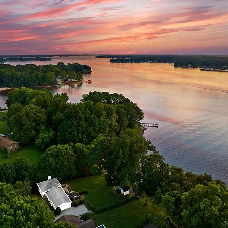 Lakefront Living Мурсвилл Экстерьер фото