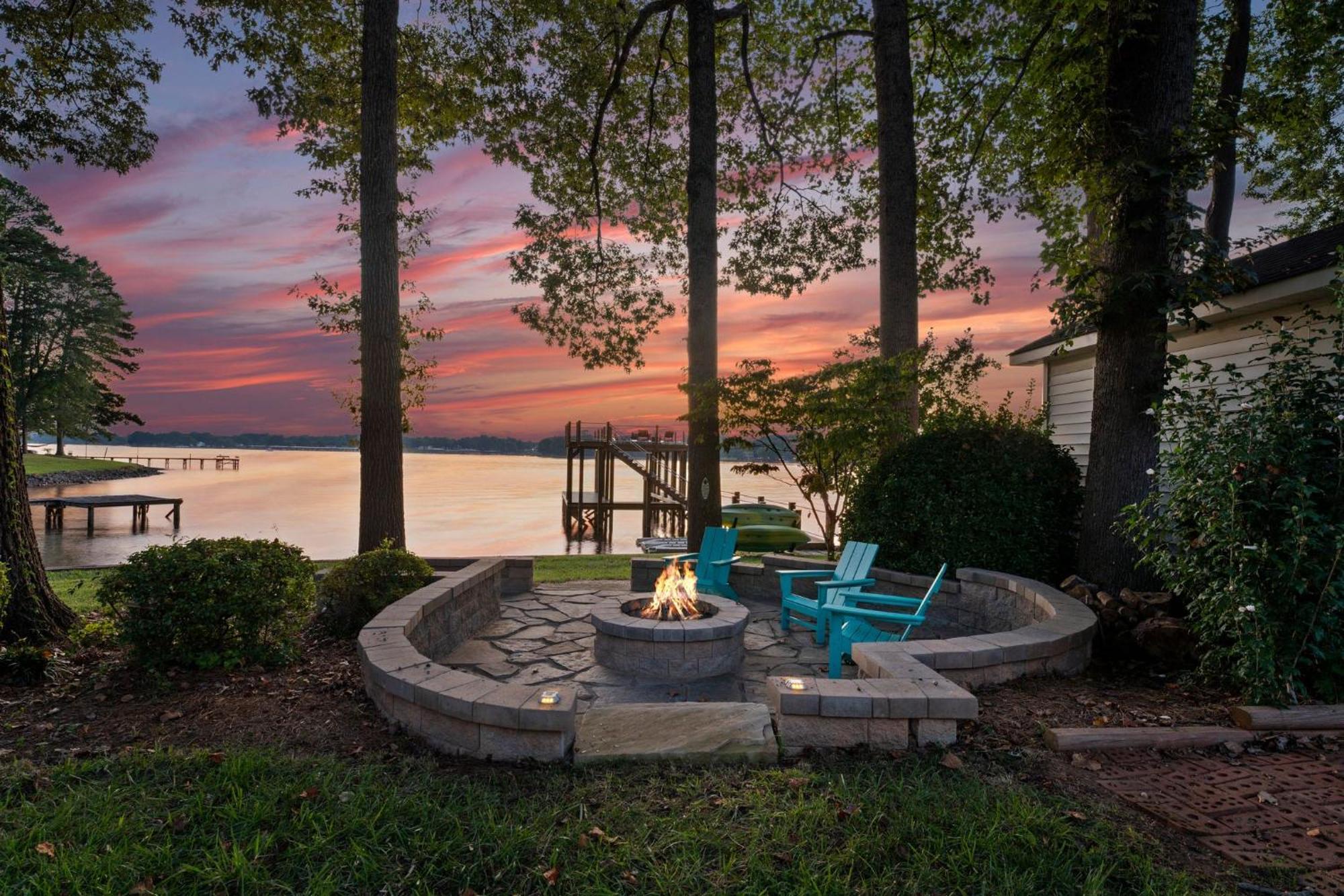 Lakefront Living Мурсвилл Экстерьер фото