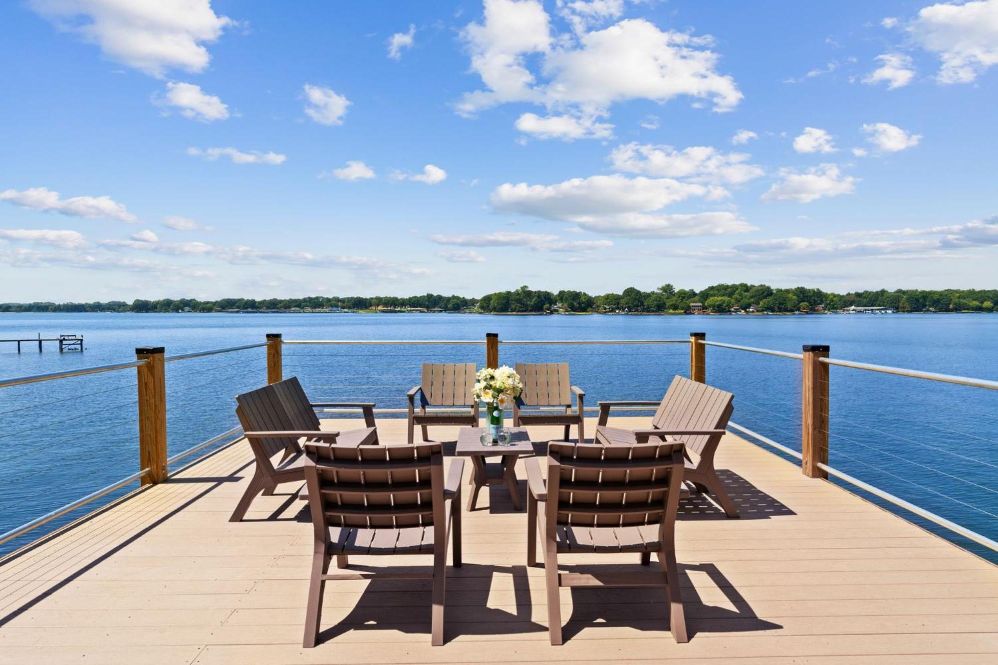 Lakefront Living Мурсвилл Экстерьер фото