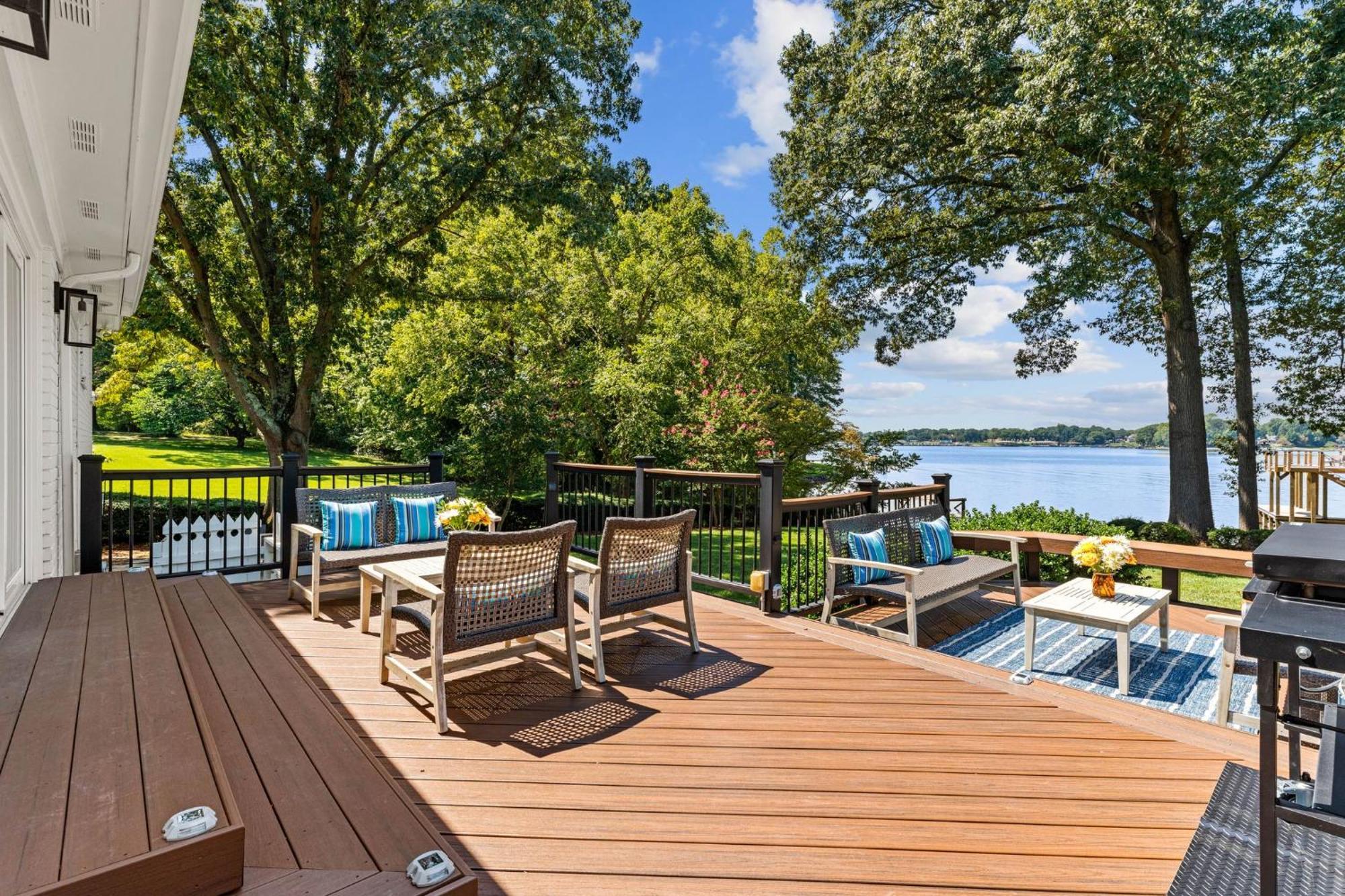 Lakefront Living Мурсвилл Экстерьер фото