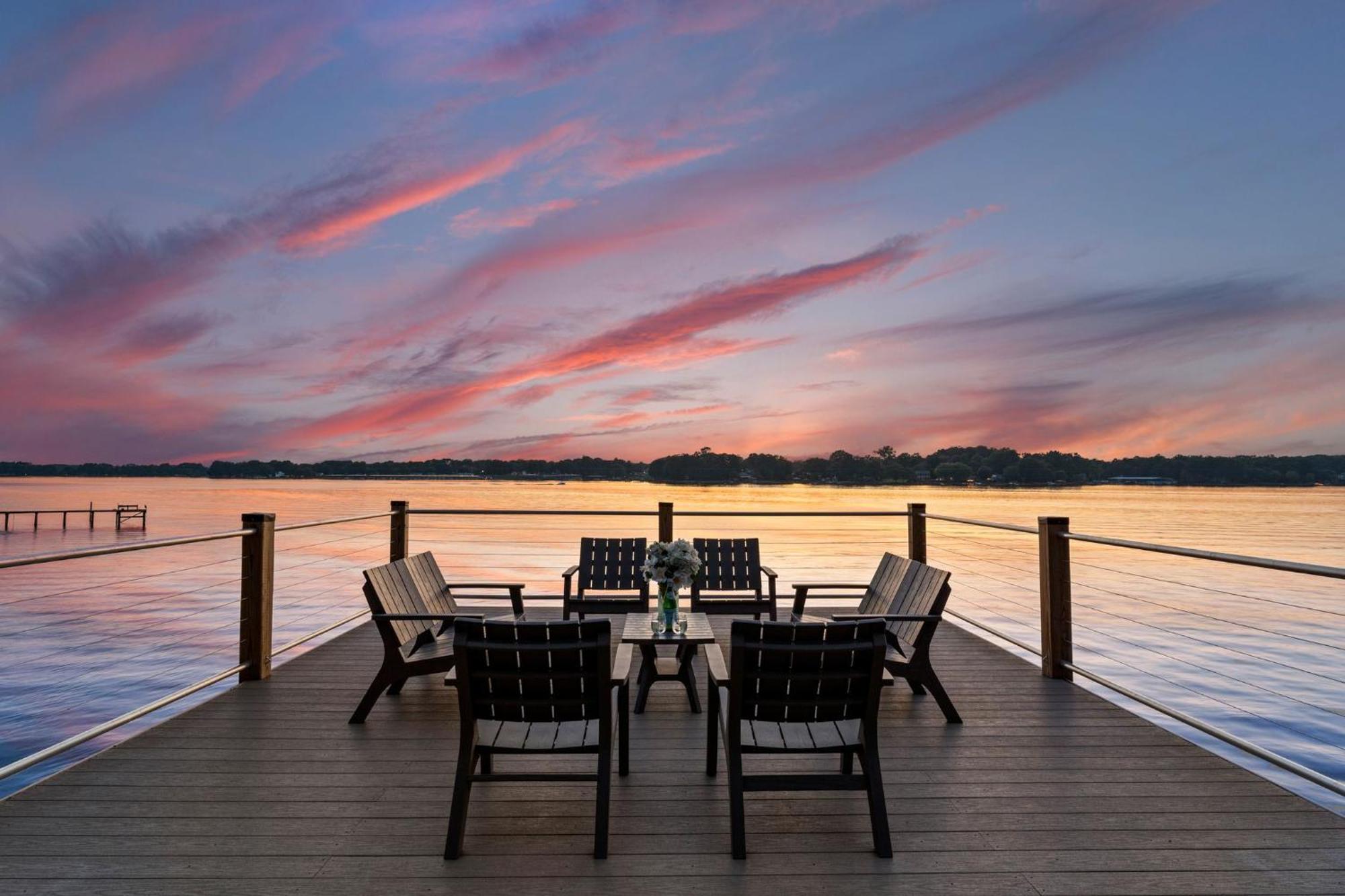 Lakefront Living Мурсвилл Экстерьер фото